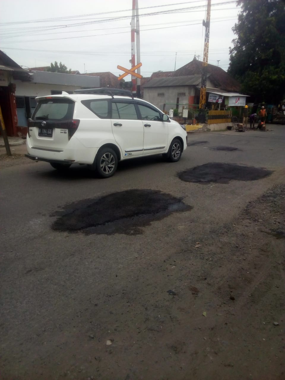Perbaikan Jalan depan Pasar Ngunut